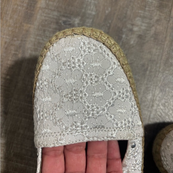 Aerosoles Size 8 Flats - Picture 6 of 8